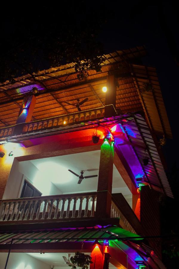 Bonds Hostel Candolim Exterior photo