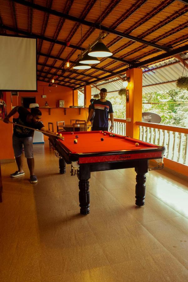 Bonds Hostel Candolim Exterior photo
