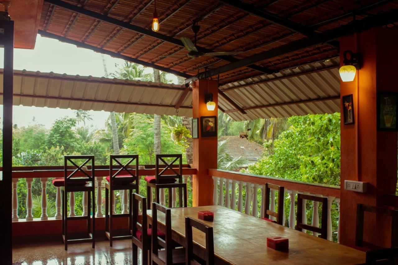 Bonds Hostel Candolim Exterior photo