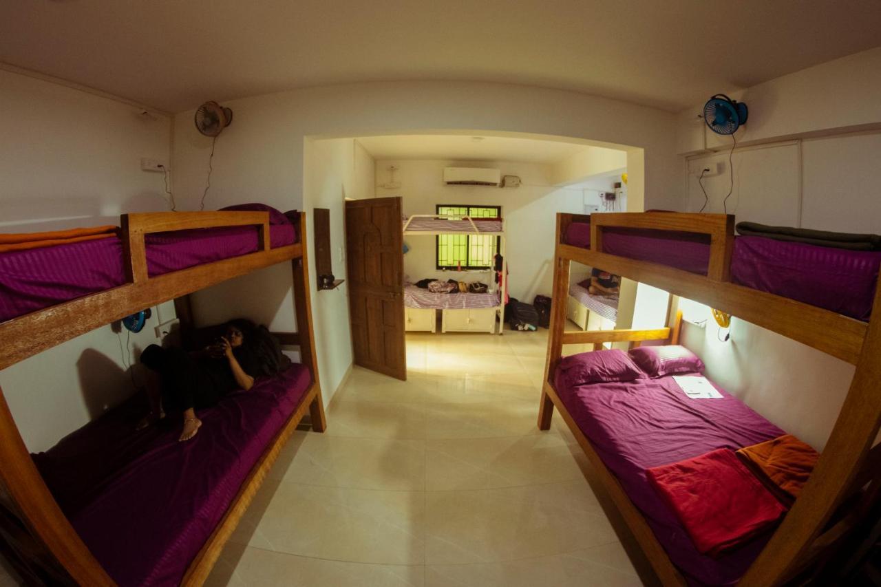 Bonds Hostel Candolim Exterior photo