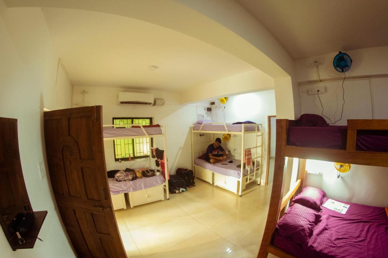 Bonds Hostel Candolim Exterior photo