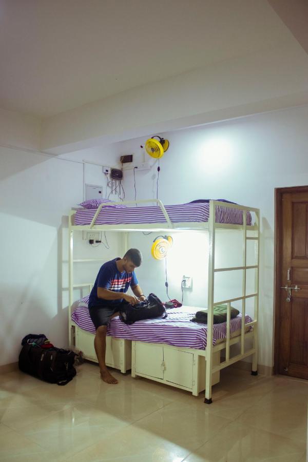 Bonds Hostel Candolim Exterior photo